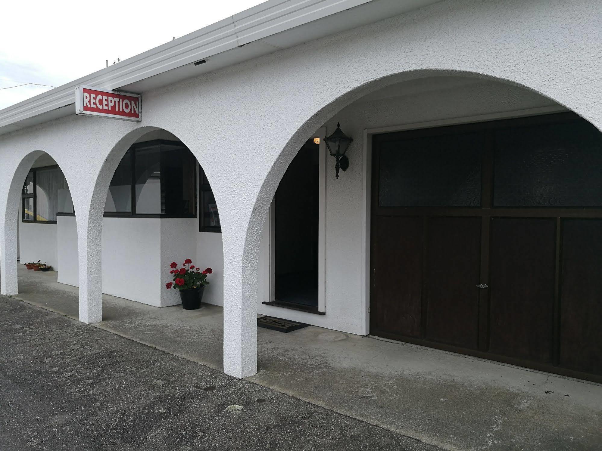 Hacienda Motel 3*