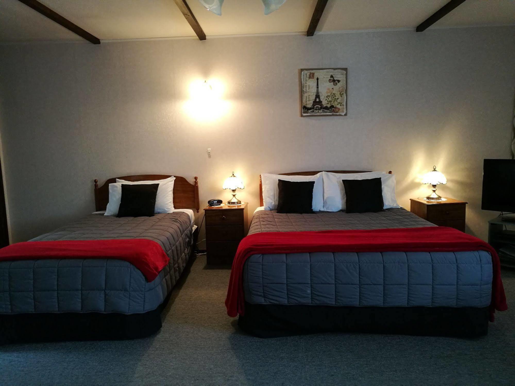 Hacienda Motel 3*